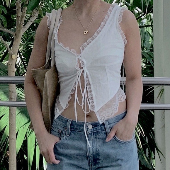 White Front tie Camisole Crop Top - Picture 4 of 11